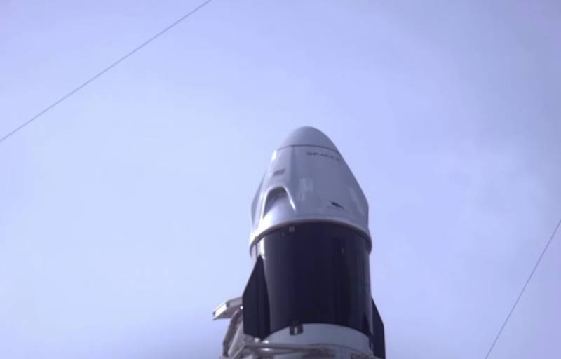 Une pause de presque 10 ans: Nommé à la date de l'envoi de l'astronaute AMÉRICAIN dans l'espace sur un vaisseau spatial américain