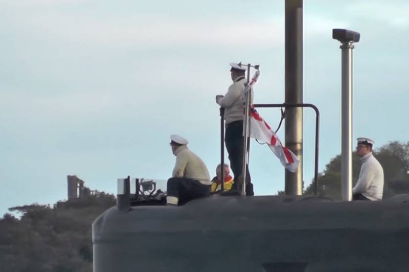 The commander of the submarine decided to hit a fun party coronavirus