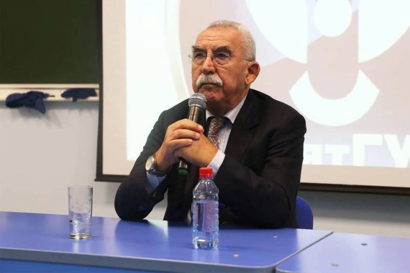An Italien ass de bekannten Politiker a Journalist giulietto Chiesa