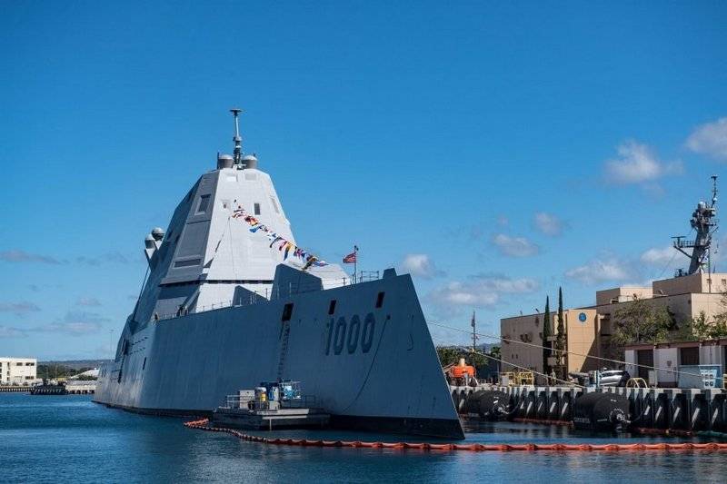 Kapp-Zerstörer Zumwalt offiziell ass an der Änneren der US-Marine