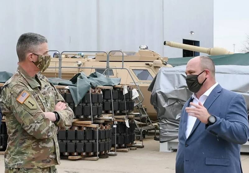 Onbekannt Produkt beuecht an der Fabréck vun General Dynamics