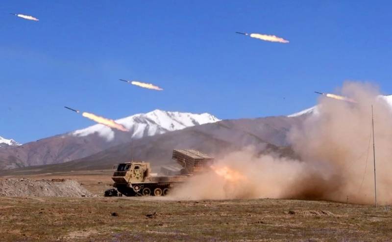 Нова китайська РСЗВ PHZ-11 потрапила в кадр
