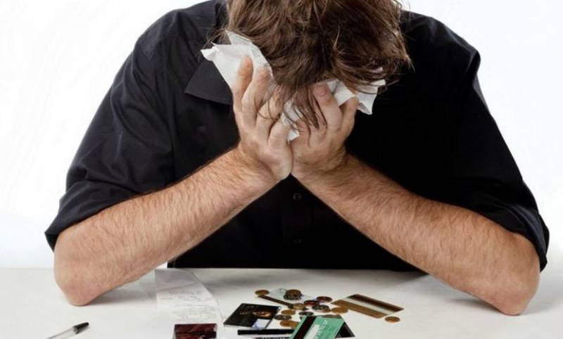 فيروس كورونا كشف زيف أسطورة من العاملين لحسابهم الخاص. على دعم من الدولة. المسح