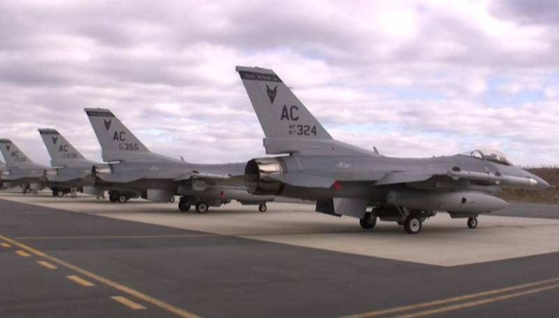 Mer än 600 F-16 stridsflygplan av US air force kommer att uppgradera programvaran