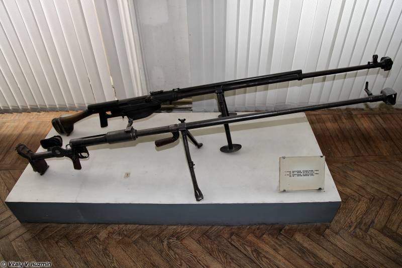 Antitanque fusil del ejército rojo en la producción y en el frente