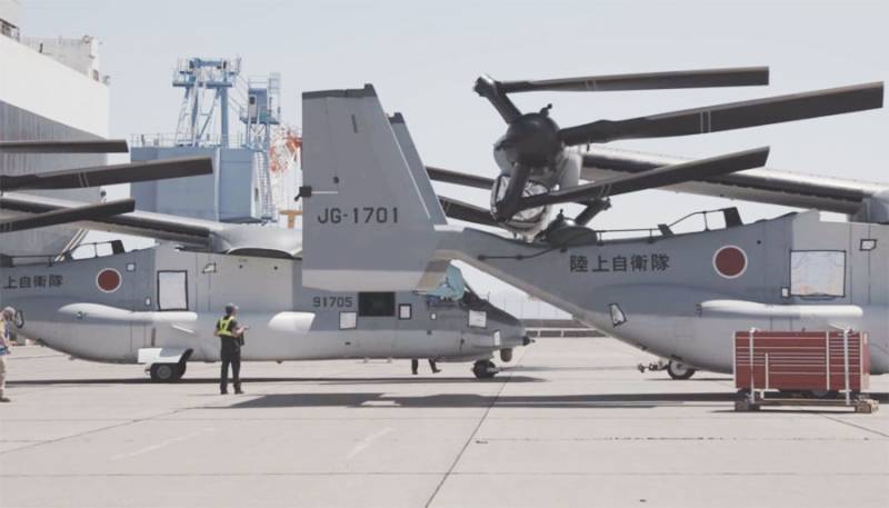Commissioned by the Japan upgraded the convertiplane V-22 Osprey arrived in Iwakuni: named for the purpose of buying the US