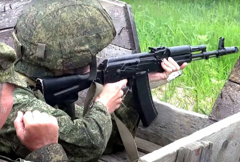 Оригінальні способи перезарядження автомата Калашникова