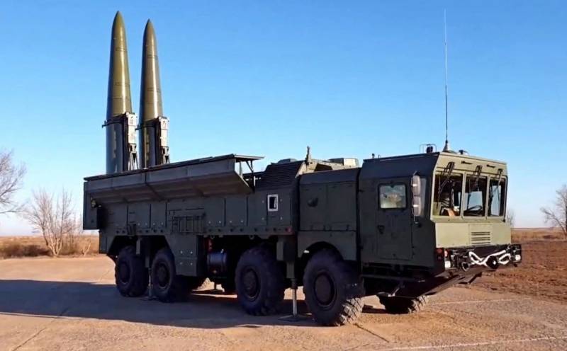 «Supprimons les armes nucléaires des états-UNIS de l'Europe - de la fédération de RUSSIE affiche «Искандеры de Kaliningrad» - le député du Bundestag