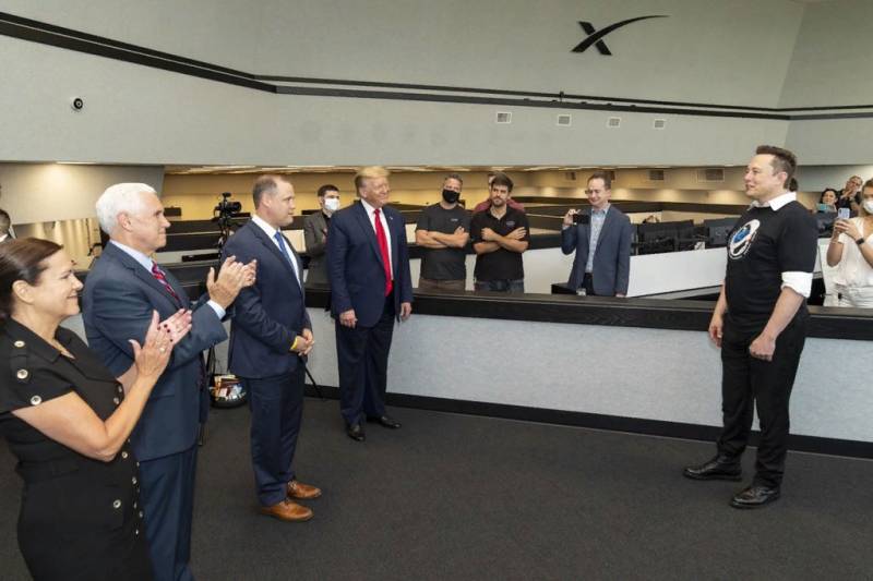 Die Aussage Trump über die «baldige Schaffung in den USA den größten Waffen» hat die Diskussion im Netz
