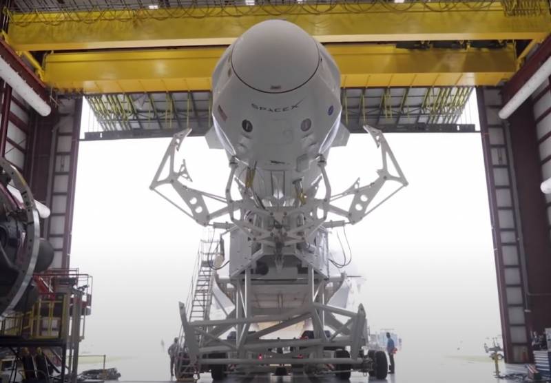 Schiff Dragon Crew im Weltraum, was mit unseren «Adler»: Weltraum-Wettbewerb