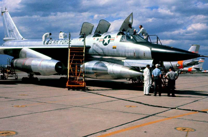 Бамбавік B-58A Hustler: небяспечны нават на стаянцы