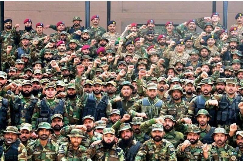 Et gëtt verzielt iwwer de Kampf tëscht dem indeschen a pakistanischen Militär an der Grenzregion