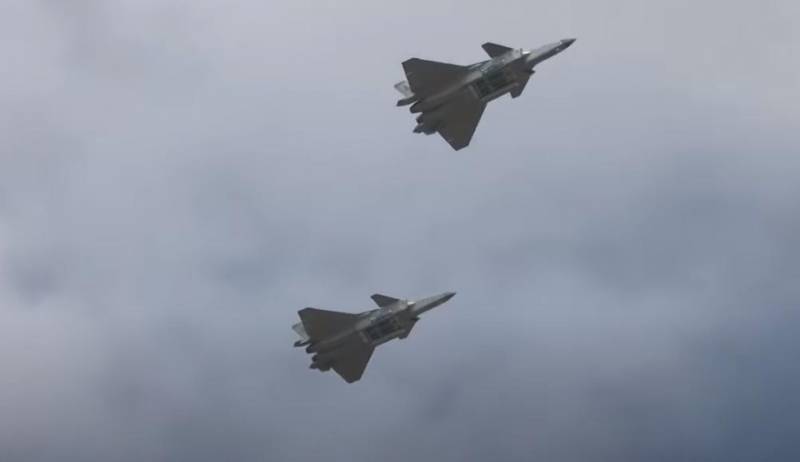 Chińscy eksperci sugerują utworzyć палубную wersję myśliwca J-20 w zamian programu J-31