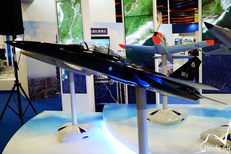 Навчально-бойовий літак AIDC XT-5 «Хоробрий орел» дійшов до етапу льотних випробувань