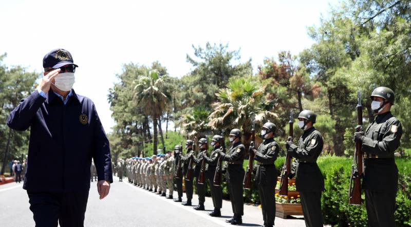 Militäresch Politolog um Beispill vun de Marxismus azielen iwwer d ' Aktioune vun der Tierkei a Libyen