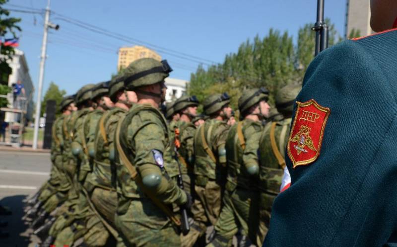 Әскери шерулер 75-жылдығы құрметіне Ұлы Жеңістің аяқталды Донецк және Луганске