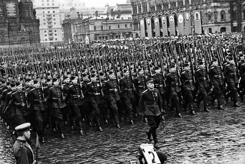 Die Siegesparade am 24. Juni 1945