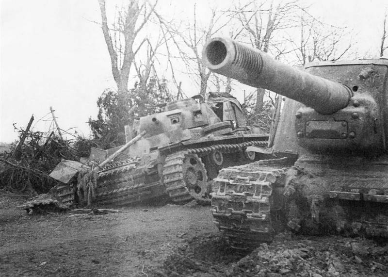 Les possibilités soviétiques automoteurs d'artillerie SU-152 et ISU-152