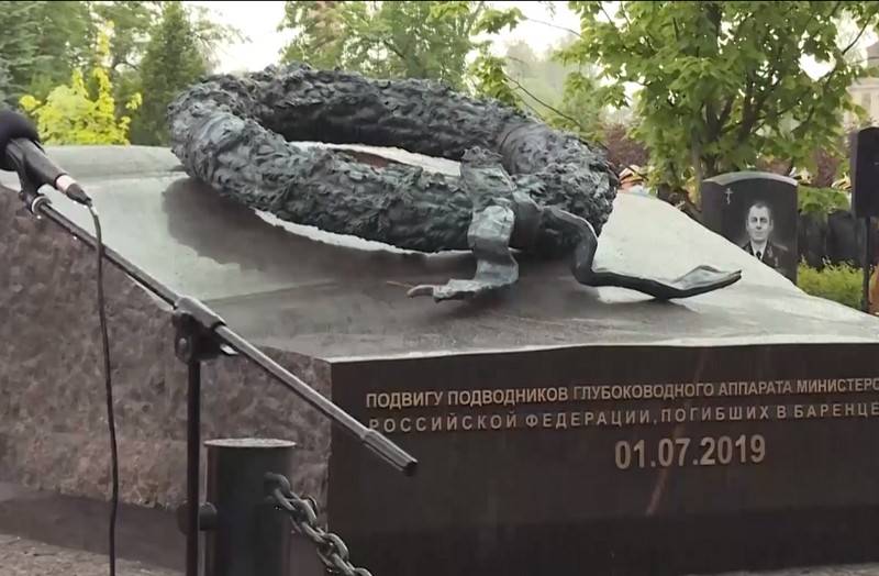 In St. Petersburg opened a monument to those killed in the Barents sea, seamen-submariners
