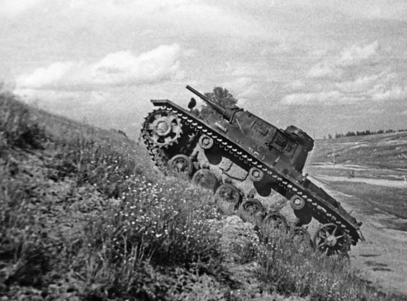 Kazan, rok 1942. Czołgi pod celownikiem radzieckich weryfikatorów