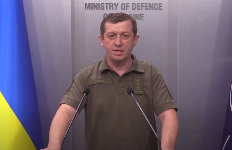 I Ukraine præsenteret den nye epaulets til kjole uniform militære APU