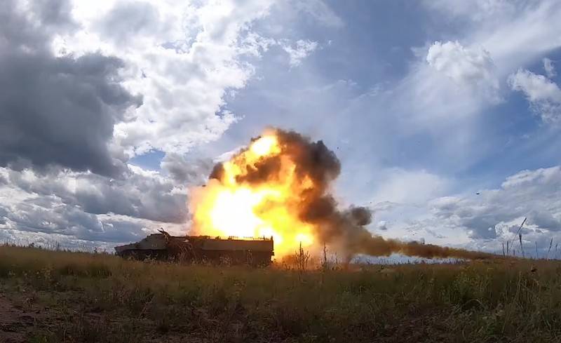 I Hviderusland, testet en opgraderet anti-tank missiler 9М114МБ