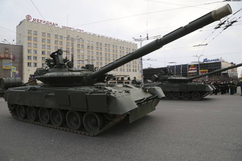 Czołg dla Arktyki: podstawowy czołg T-80БВМ idzie do wojska