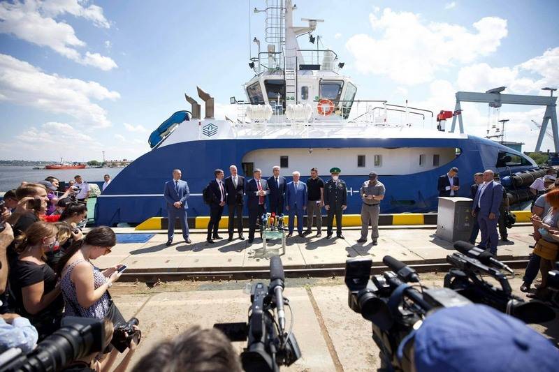 En Ukraine, ont posé les premiers patrouilleurs FPB 98 MKI française de développement