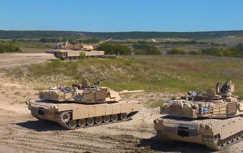 Bei militäreschen Manöver an den USA e Panzer geschéckz op den aneren