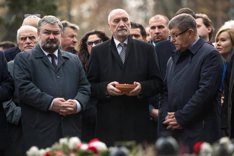 Były minister obrony narodowej Rp: Na wraku prezydenckiego Tu-154 był tnt i гексоген