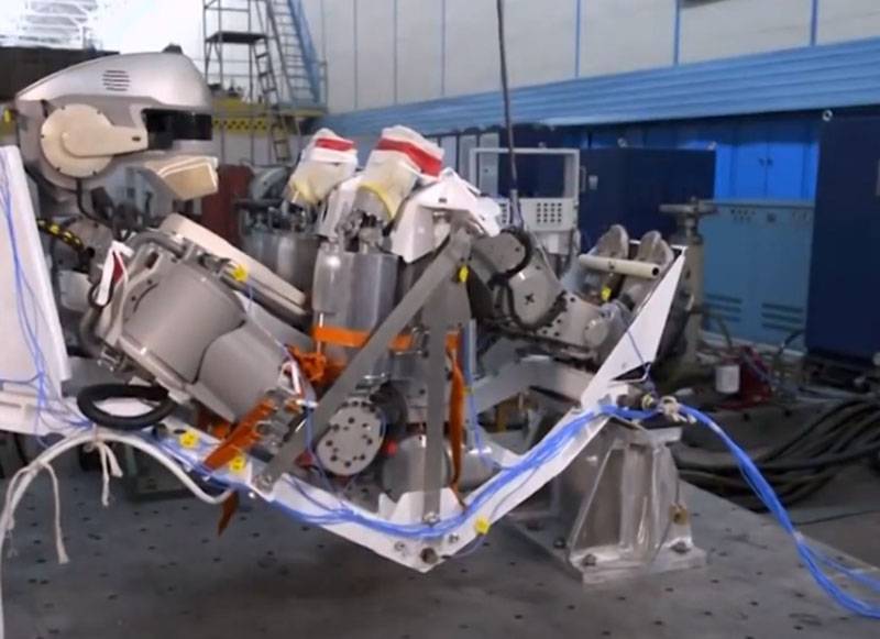 Zawiera informacje o projekcie robota 