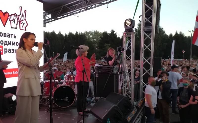 I Väst, kommentera massa rally för den Vitryska oppositionen i Minsk