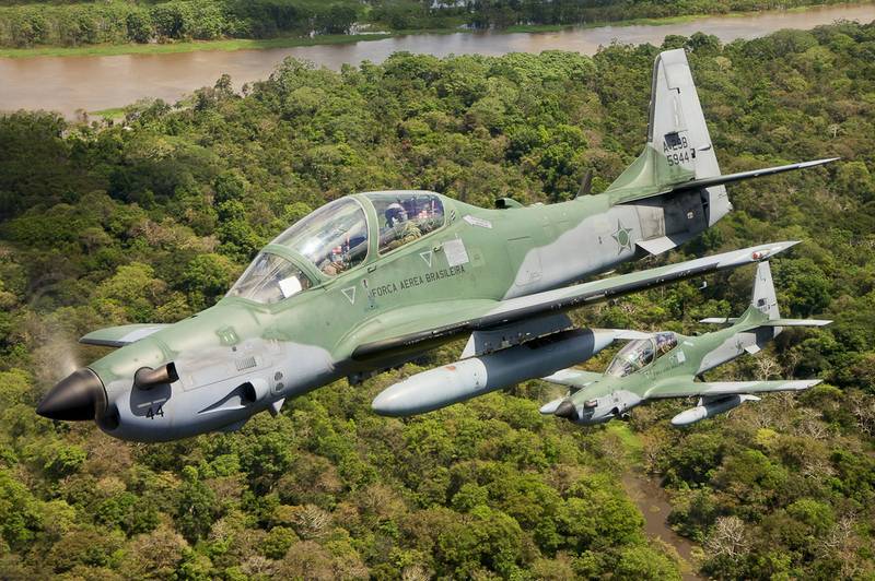 Turboprop-Kampffligeren vum Typ Embraer EMB-314 Super Tucano zu Kiew weisen kënnen