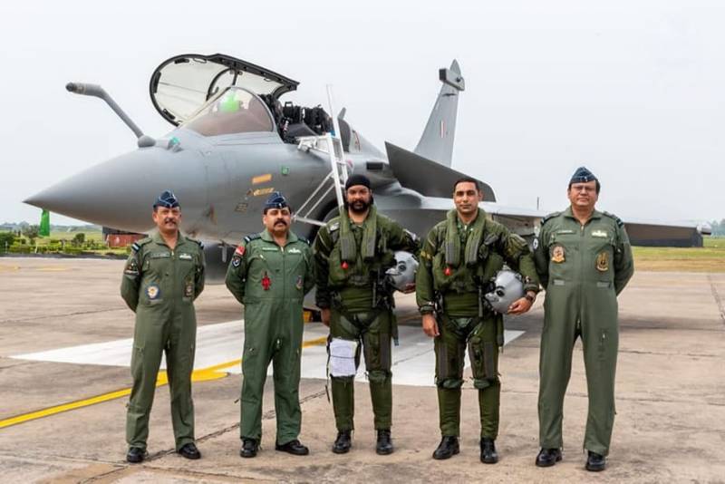 An der Press vu Pakistan erkläert, firwat 