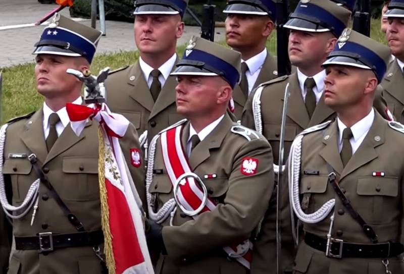 Lëtzebuergesche Publizist: Parade zu Warschau zum 100-järegen Jubiläum vun der Schluecht mat der rouder Arméi kéint sinn, e Witz